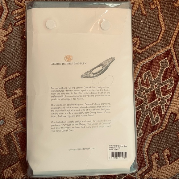 NWOT Georg Jensen Damask Round Christmas Tablecloth - Picture 6 of 6